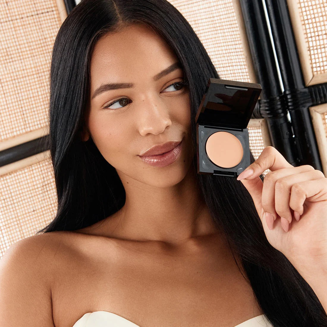 Under Eye Brightener – Dark Circle Corrector & Instant Eye Illuminator